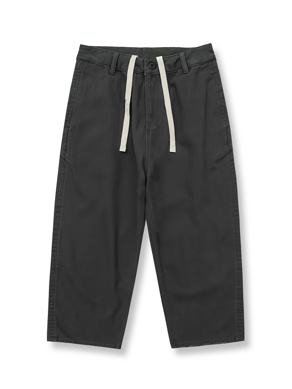 製品画像
ワイドレッグデザインの厚手ヘリンボーン生地ワークパンツ。カジュアルでリラックスしたシルエットが秋冬のコーディネートに最適で、実用的なポケットとドローストリングデザインが特徴です。
詳細画像
厚手のヘリンボーン生地で作られたワークパンツのディテール。ドローストリングとクラシックなワークスタイルのポケットがしっかりと機能性とデザイン性を兼ね備えています。