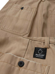 製品画像
ワイドレッグデザインの厚手ヘリンボーン生地ワークパンツ。カジュアルでリラックスしたシルエットが秋冬のコーディネートに最適で、実用的なポケットとドローストリングデザインが特徴です。
詳細画像
厚手のヘリンボーン生地で作られたワークパンツのディテール。ドローストリングとクラシックなワークスタイルのポケットがしっかりと機能性とデザイン性を兼ね備えています。