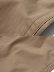 製品画像
ワイドレッグデザインの厚手ヘリンボーン生地ワークパンツ。カジュアルでリラックスしたシルエットが秋冬のコーディネートに最適で、実用的なポケットとドローストリングデザインが特徴です。
詳細画像
厚手のヘリンボーン生地で作られたワークパンツのディテール。ドローストリングとクラシックなワークスタイルのポケットがしっかりと機能性とデザイン性を兼ね備えています。