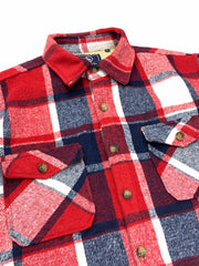 製品画像
チェック柄シャツの全体展示画像、裏起毛とフランネル素材が強調された秋冬向けの温かみのあるデザイン。
詳細画像
シャツのディテールとポケットデザインのクローズアップ、ブラッシュド加工による柔らかい肌触りが特徴。