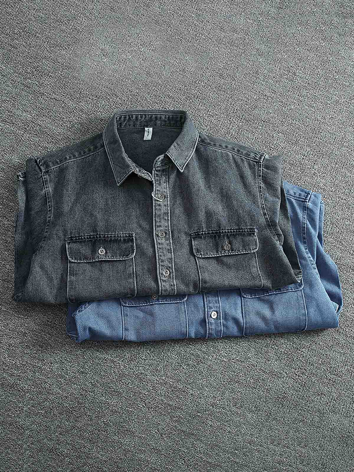 製品画像:
ヴィンテージウォッシュ加工のデニムシャツの正面画像。自然な風合いとカジュアルなスタイルが特徴で、日常使いにぴったり。
詳細画像:
シャツのワークポケットとウォッシュ加工のディテールをクローズアップ。生地感とデザインの細部がよく見えるように撮影されています。
