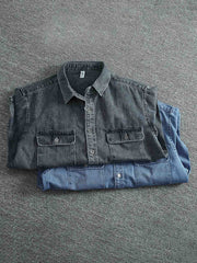 製品画像:
ヴィンテージウォッシュ加工のデニムシャツの正面画像。自然な風合いとカジュアルなスタイルが特徴で、日常使いにぴったり。
詳細画像:
シャツのワークポケットとウォッシュ加工のディテールをクローズアップ。生地感とデザインの細部がよく見えるように撮影されています。