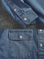 製品画像:
ヴィンテージウォッシュ加工のデニムシャツの正面画像。自然な風合いとカジュアルなスタイルが特徴で、日常使いにぴったり。
詳細画像:
シャツのワークポケットとウォッシュ加工のディテールをクローズアップ。生地感とデザインの細部がよく見えるように撮影されています。