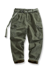 製品画像
カーキ色の裏起毛&加厚ストレートワークパンツ全体展示図、裏起毛デザインと加厚素材のディテールが際立つ。
詳細画像
パンツのウエスト部分、ゴムとポケットのディテールアップ。ゴムウエストとドローコードの調節可能なデザインが強調されている。