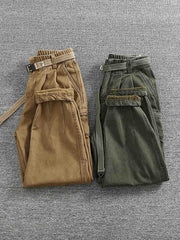 製品画像
カーキ色の裏起毛&加厚ストレートワークパンツ全体展示図、裏起毛デザインと加厚素材のディテールが際立つ。
詳細画像
パンツのウエスト部分、ゴムとポケットのディテールアップ。ゴムウエストとドローコードの調節可能なデザインが強調されている。