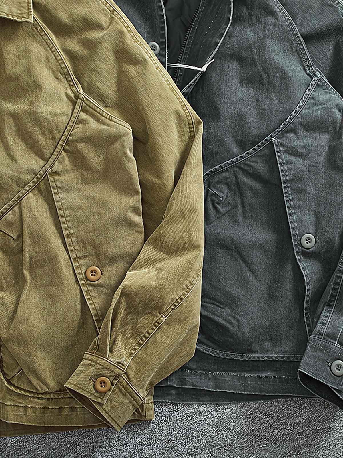 製品画像
取り外し可能なダウンインナー付きワークジャケット全体展示。ウォッシュ加工されたコットン生地が際立ち、ヴィンテージ感を強調しています。シンプルでシックなデザインが特徴。
詳細画像
ウォッシュ加工されたコットン生地とダウンインナーのディテールアップ。取り外し可能なダウンインナーのジッパーデザインと素材感がしっかりと見える。