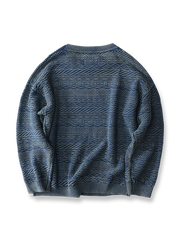 製品画像
藍染め立体花柄ニットセーター全体展示。藍染めの色合いや立体的な花柄デザインが特徴的で、ヴィンテージ感あふれるニットセーター。柔らかな素材感とクラシックな雰囲気が魅力です。藍染め技法による風合いが美しく、秋冬シーズンのカジュアルコーディネートに最適です。
詳細画像
ジャカード模様と藍染めのディテールアップ。ジャカード織りの繊細さと藍染めによる風合いが際立つディテール。立体的な花柄デザインと藍染めウォッシュ加工が手作り感を感じさせ、ヴィンテージ感を強調しています。