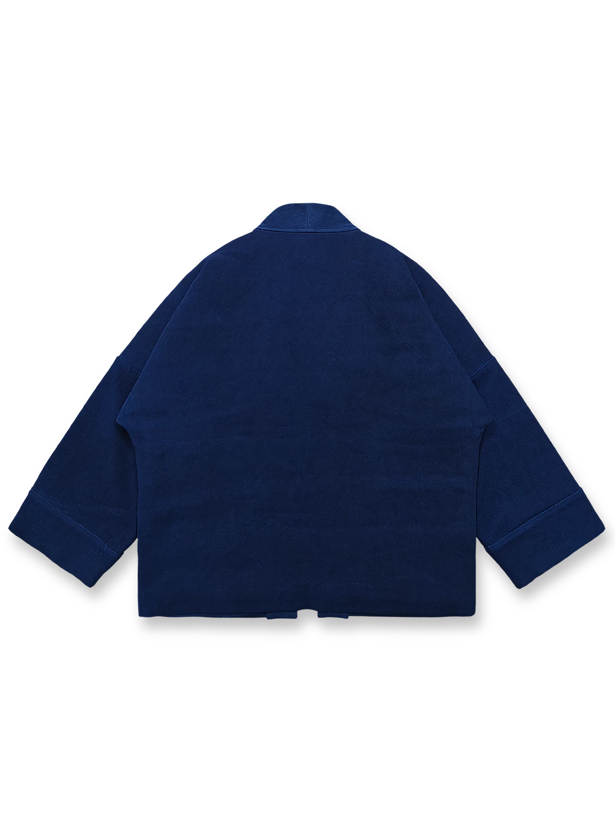 製品画像
植物藍染ピンチワークはんてんの全体展示。藍染めとピンチワークのデザインが際立ち、東洋的な風情が感じられるアイテム。冬のコーディネートにぴったりの暖かさとレトロスタイルが魅力です。
詳細画像
藍染ピンチワークとコットン入りのディテール画像。藍染め手織り布とピンチワークの細部が強調され、色合いや質感が鮮明に表現されています。商品の特徴を深く理解できる一枚です。