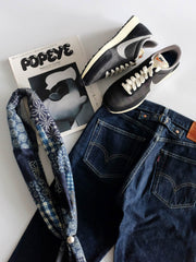 製品画像
インディゴ藍染めプリントパッチワークマフラー全体画像。伝統的な藍染め技法と現代的なパッチワークデザインが融合し、美しいディテールが特徴。
詳細画像
インディゴ藍染めパッチワークマフラーのプリント柄ディテール。繊細な藍染めとコットンリネン素材の質感が伝わるアップ画像。