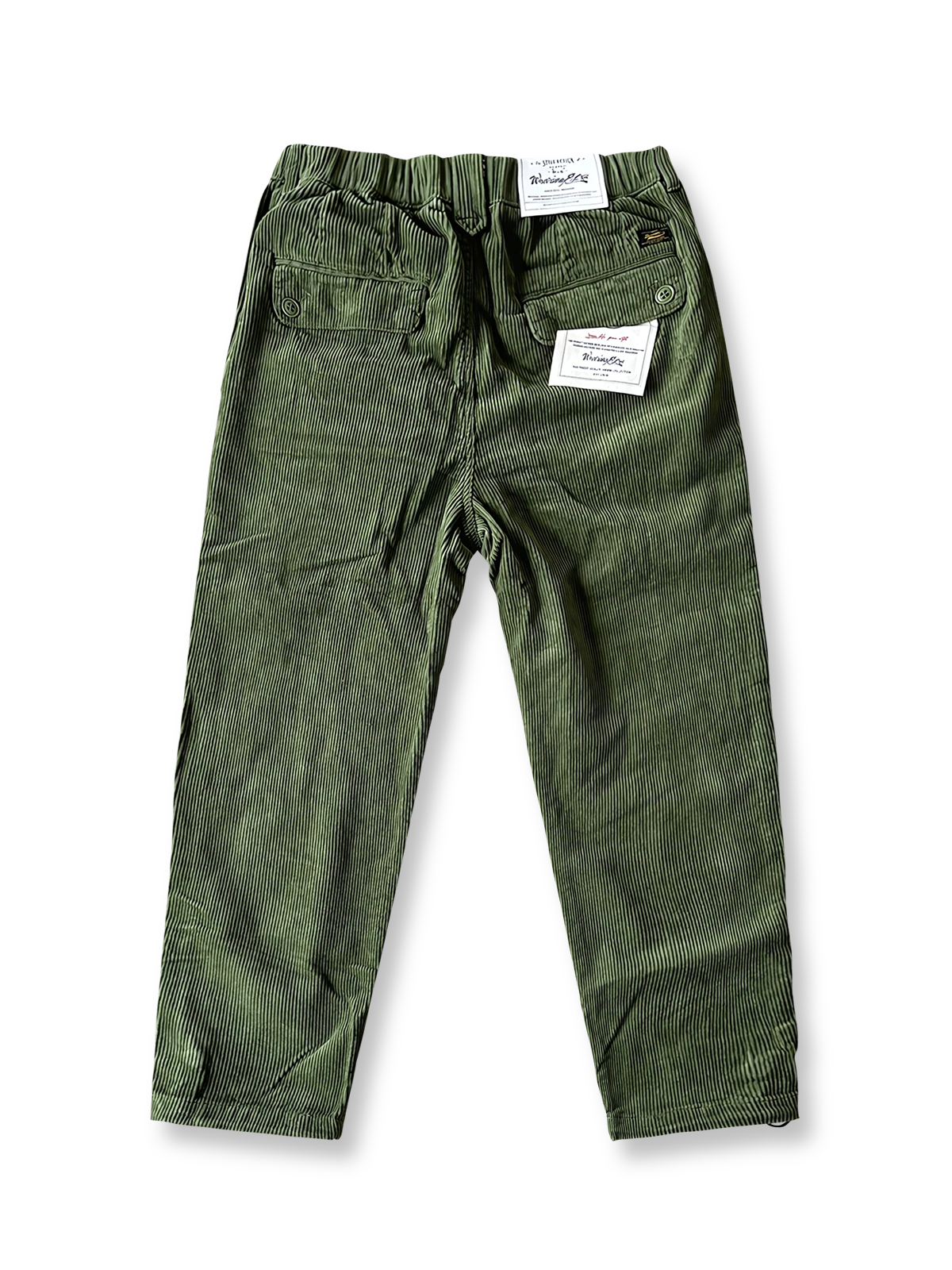 製品画像: クラシックなコーデュロイ素材とワークデザインを融合したカジュアルパンツ全体の外観、ペイズリー柄の裏地がアクセント。
詳細画像: 純銅製YKKジッパーやウエスト部分の伸縮性ゴム仕様、ペイズリー柄裏地のディテールクローズアップ。