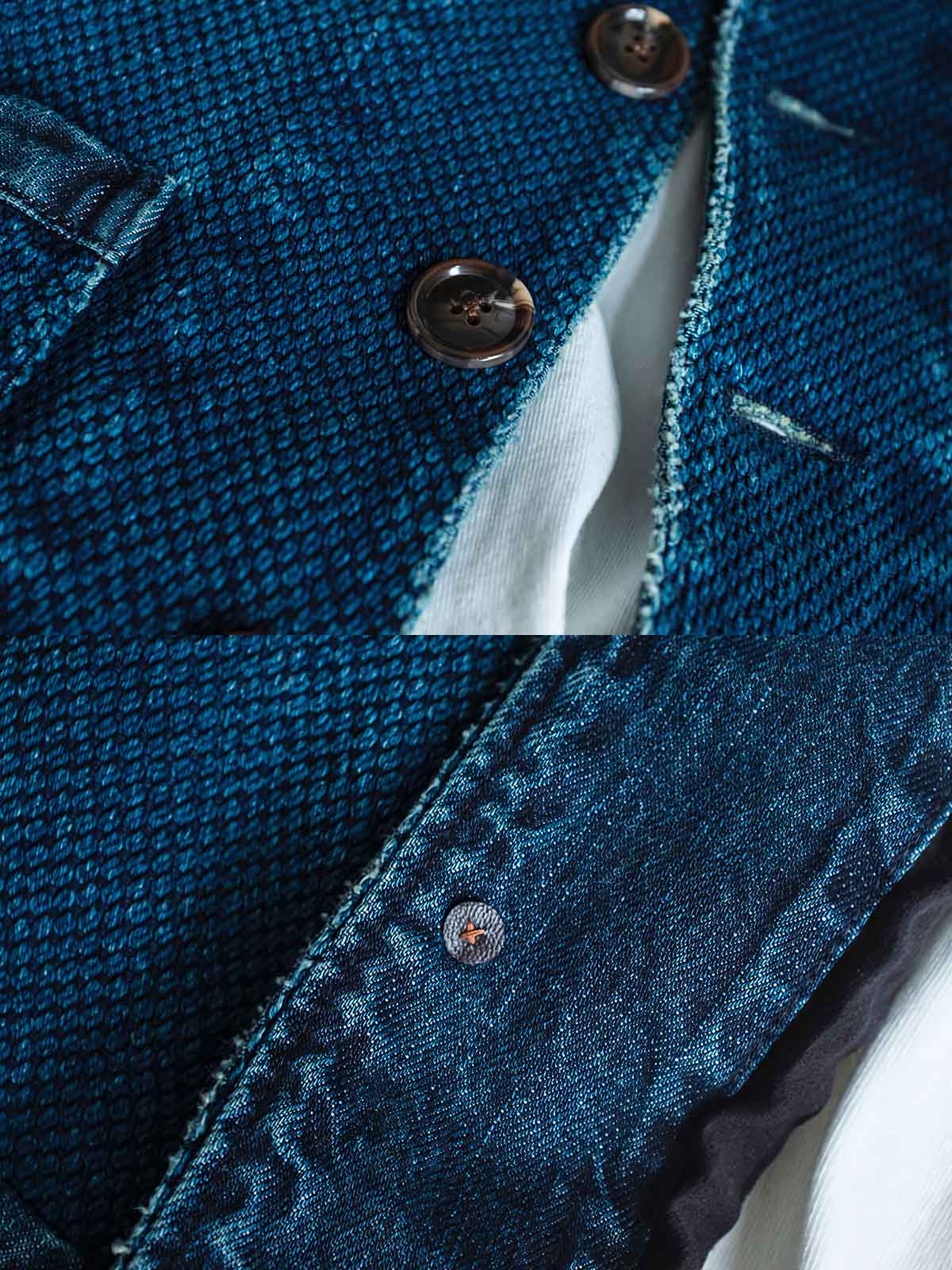 製品画像
剣道着風のデザインを取り入れた多ポケットワークベスト。植物藍染めで仕上げられ、日本武士文化を彷彿とさせるクラシックなスタイルが特徴。軽量なコットン素材を使用し、通勤やアウトドアに最適な正面図。
詳細画像
藍染めのディテールを特写した多ポケットワークベスト。牛角ボタンがアクセントとして使用され、レトロな雰囲気を演出。ポケット部分の縫製や植物藍染めの繊細な色合いが際立つ特写画像。