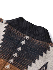 製品画像
インディアン柄とレトロデザインが特徴のはんてん。アメリカ西部開拓時代のスタイルと伝統的なインディアンのトーテムデザインを融合した、ヴィンテージ感漂うコットンウール混紡素材の全体展示。
詳細画像
はんてんのフロントに使用された剣道刺し子生地のディテール特写。繊細な職人技術が際立つデザインと、酵素ウォッシュ加工によるヴィンテージ感が融合した素材感のクローズアップ。