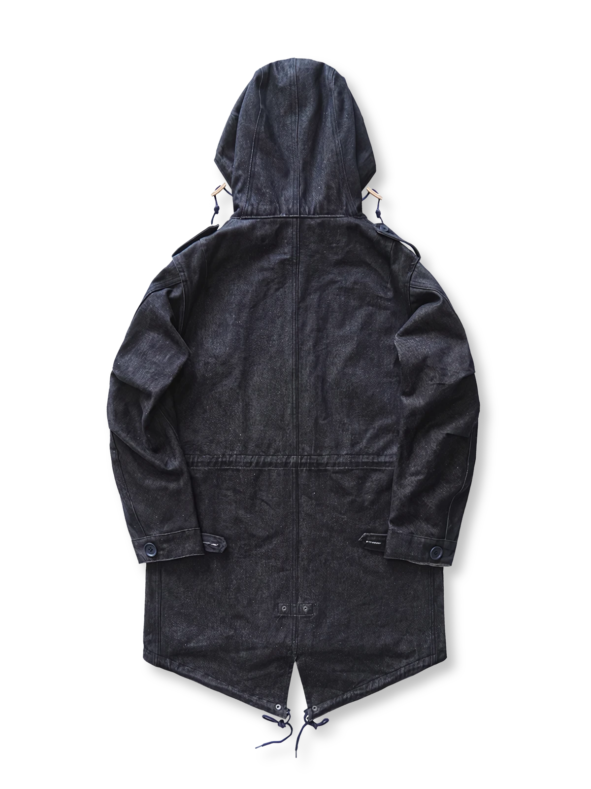 製品画像: デニムバージョンのM51フィッシュテールコート全体イメージ画像。特注のデニム素材で再現されたヴィンテージミリタリースタイルが特徴的。シルバーカラージッパーやブルー樹脂ボタンなど、細部までこだわったデザインが魅力。
詳細画像: YKK製スナップボタンと特注シルバーカラージッパー、ブルー樹脂ボタンのディテールをクローズアップした画像。ヴィンテージ感を引き立てる丁寧なディテールが際立つ。