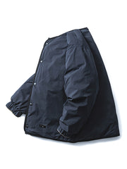 製品画像: リバーシブル撥水・撥油・防汚軽量ダウンジャケットの全体イメージ画像。ホワイトダックダウン90%を使用した中綿と、特別なテフロンコーティングを施した外層が特徴的。グレーベージュとネイビーの両面デザインで、アウトドアから日常コーデまで幅広く活用可能。
詳細画像: 撥水・撥油・防汚加工が施された外層と、軽量ホワイトダックダウン中綿をクローズアップしたディテール画像。耐久性と保温性を兼ね備えた素材が際立つ。