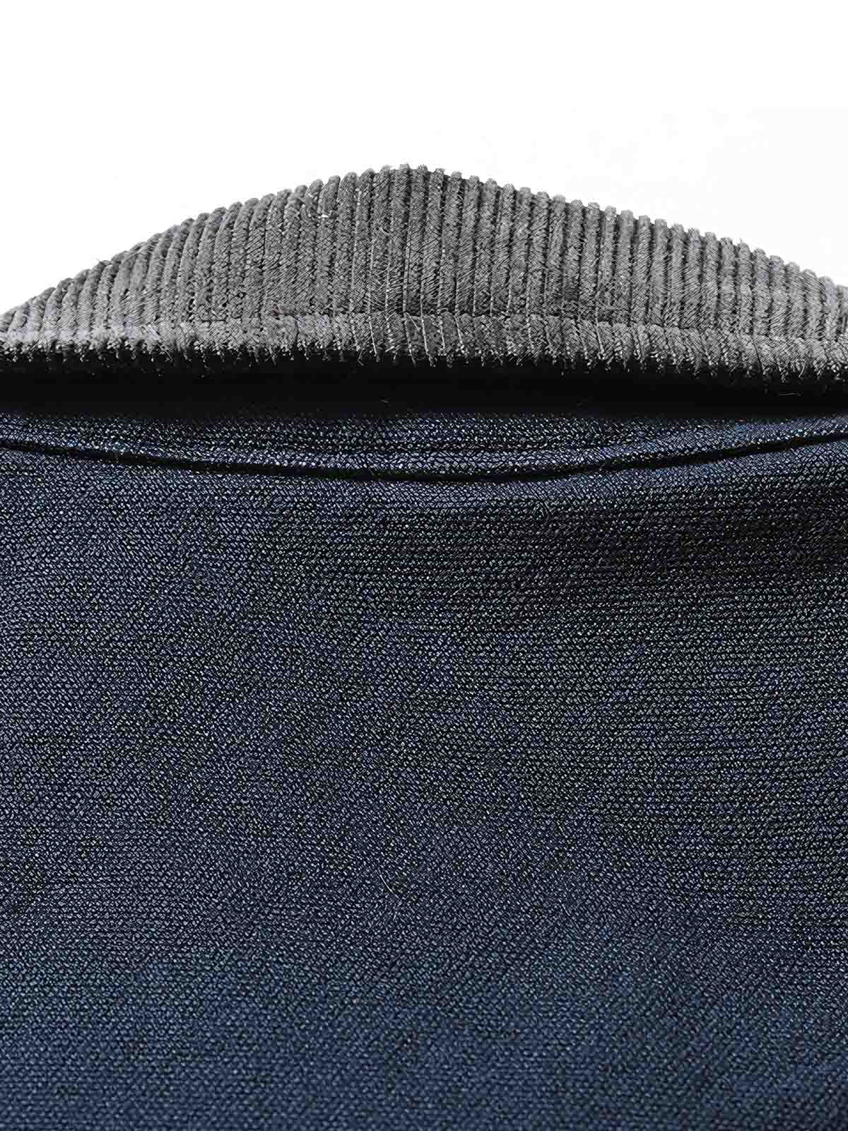 製品画像: 3WAYヴィンテージ切り替えデザインダウンワークジャケット全体イメージ画像。ブラウンコーデュロイ襟とネイビー×ミントグリーンの配色が特徴で、取り外し可能なインナーダウンを備えた多機能アウター。
詳細画像: ホワイトダックダウンライナーの取り外し構造とブラウンコーデュロイ襟、さらに水洗い加工が施された耐久性の高いコットン表地のディテールクローズアップ画像。保温性とクラシックなヴィンテージ感が際立つ仕上がり。