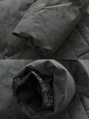 製品画像:
"高品質なウール素材で作られた秋冬用ジャケット、シンプルで洗練されたデザインが特徴。ウール混紡素材で暖かく、柔らかな手触りが魅力。カジュアルからフォーマルまで幅広いシーンに対応できるスタイリッシュなアウター"
詳細画像:
"ウール混紡素材を使用したジャケットの細部をクローズアップした画像。柔軟でありながらしっかりとした生地感、袖口・裾・肩部分の縫製の丁寧さや、デザインのディテールが際立つ"