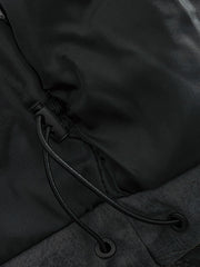 製品画像:
"高品質なウール素材で作られた秋冬用ジャケット、シンプルで洗練されたデザインが特徴。ウール混紡素材で暖かく、柔らかな手触りが魅力。カジュアルからフォーマルまで幅広いシーンに対応できるスタイリッシュなアウター"
詳細画像:
"ウール混紡素材を使用したジャケットの細部をクローズアップした画像。柔軟でありながらしっかりとした生地感、袖口・裾・肩部分の縫製の丁寧さや、デザインのディテールが際立つ"