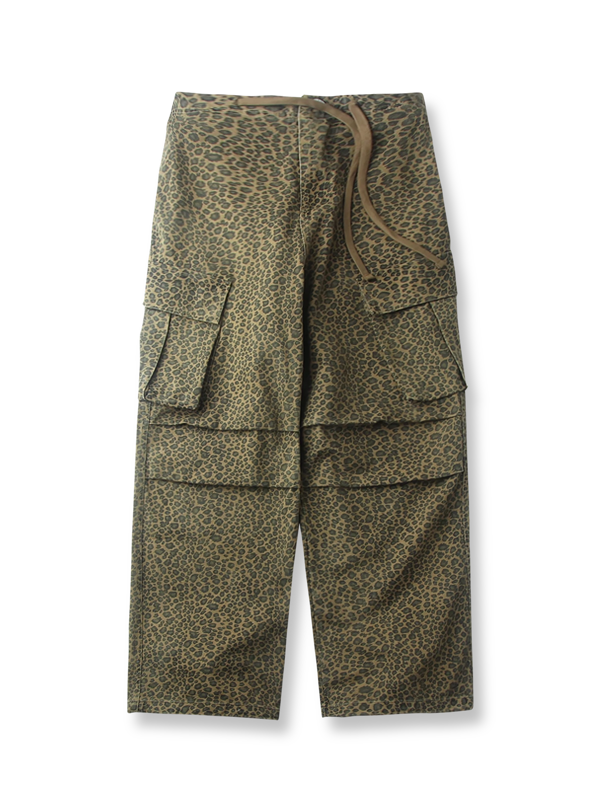 製品画像:
"重厚な厚手のヒョウ柄カモフラージュパラシュートカーゴパンツの全体図。ヴィンテージ感と耐久性を引き立てる水洗い加工とヒョウ柄カモフラージュプリントが特徴的なデザイン"
詳細画像:
"パラシュートパンツのダブルプリーツと6ポケットデザインのクローズアップ。機能性を重視したディテールと、ヴィンテージ風の風合いが際立つ素材感"
