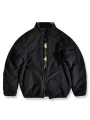 製品画像:
リバーシブルフェイクシアリング中綿ジャケット、アウトドア素材と民族風フェイクシアリングデザインを融合、秋冬の実用的で暖かいアイテム
詳細画像:
民族風フェイクシアリング素材と高密度アウトドア素材のディテールクローズアップ、防風性とデザイン性を兼ね備えたリバーシブルジャケット