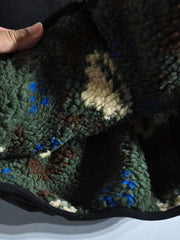 製品画像:
リバーシブルフェイクシアリング中綿ジャケット、アウトドア素材と民族風フェイクシアリングデザインを融合、秋冬の実用的で暖かいアイテム
詳細画像:
民族風フェイクシアリング素材と高密度アウトドア素材のディテールクローズアップ、防風性とデザイン性を兼ね備えたリバーシブルジャケット