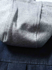 製品画像代替テキスト
フード付きウォッシュドデニム中綿ジャケット、ヴィンテージ風デザインの全体画像。多ポケットデザイン、グレーのフードとウォッシュドデニムの質感が際立つ秋冬ジャケット。
詳細画像代替テキスト
ウォッシュドデニムの質感を強調したフード付き中綿ジャケットのディテール。多ポケットデザインとフード部分のヴィンテージ感、質感にこだわった作り。