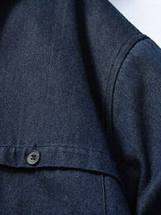 製品画像代替テキスト
フード付きウォッシュドデニム中綿ジャケット、ヴィンテージ風デザインの全体画像。多ポケットデザイン、グレーのフードとウォッシュドデニムの質感が際立つ秋冬ジャケット。
詳細画像代替テキスト
ウォッシュドデニムの質感を強調したフード付き中綿ジャケットのディテール。多ポケットデザインとフード部分のヴィンテージ感、質感にこだわった作り。