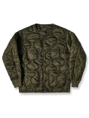 製品画像: 弧形キルティングデザインの軽量インナーダウンジャケット、ミリタリースタイルでレトロ感と現代的な機能性を兼ね備えた秋冬の必須アイテム。
詳細画像: リバーシブルデザイン(オリーブグリーンとレスキューオレンジ)、袖口のリブ編みが冷気をシャットアウト。軽量でありながら優れた保温性を提供。