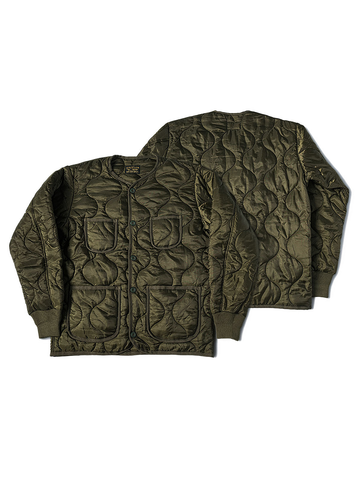 製品画像: 弧形キルティングデザインの軽量インナーダウンジャケット、ミリタリースタイルでレトロ感と現代的な機能性を兼ね備えた秋冬の必須アイテム。
詳細画像: リバーシブルデザイン(オリーブグリーンとレスキューオレンジ)、袖口のリブ編みが冷気をシャットアウト。軽量でありながら優れた保温性を提供。