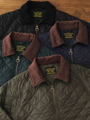 製品画像: ヴィンテージダイヤキルト中綿ジャケット正面展示図。クラシックなダイヤキルト縫製とコーデュロイ襟が特徴的なデザイン。軽量で暖かく、スリムなシルエット。
詳細画像: TALONの真鍮ジッパー、ラグランスリーブのディテール。大きなサイドポケットと斜めの隠しポケットが実用的なデザイン。