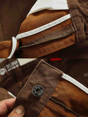 製品画像:粗い織りキャンバス素材のコントラストカラーのパッチワークカーゴパンツ、レトロなデザインでストリートファッションやバイクスタイルにぴったり。金属製ボタンとYKKジッパーが精緻な仕上がり。
詳細画像:粗い織りのキャンバス素材、コントラストカラーのパッチワークデザイン、金属製ボタンやYKKジッパーのディテール、テーパードデザインでファッション性がアップ。