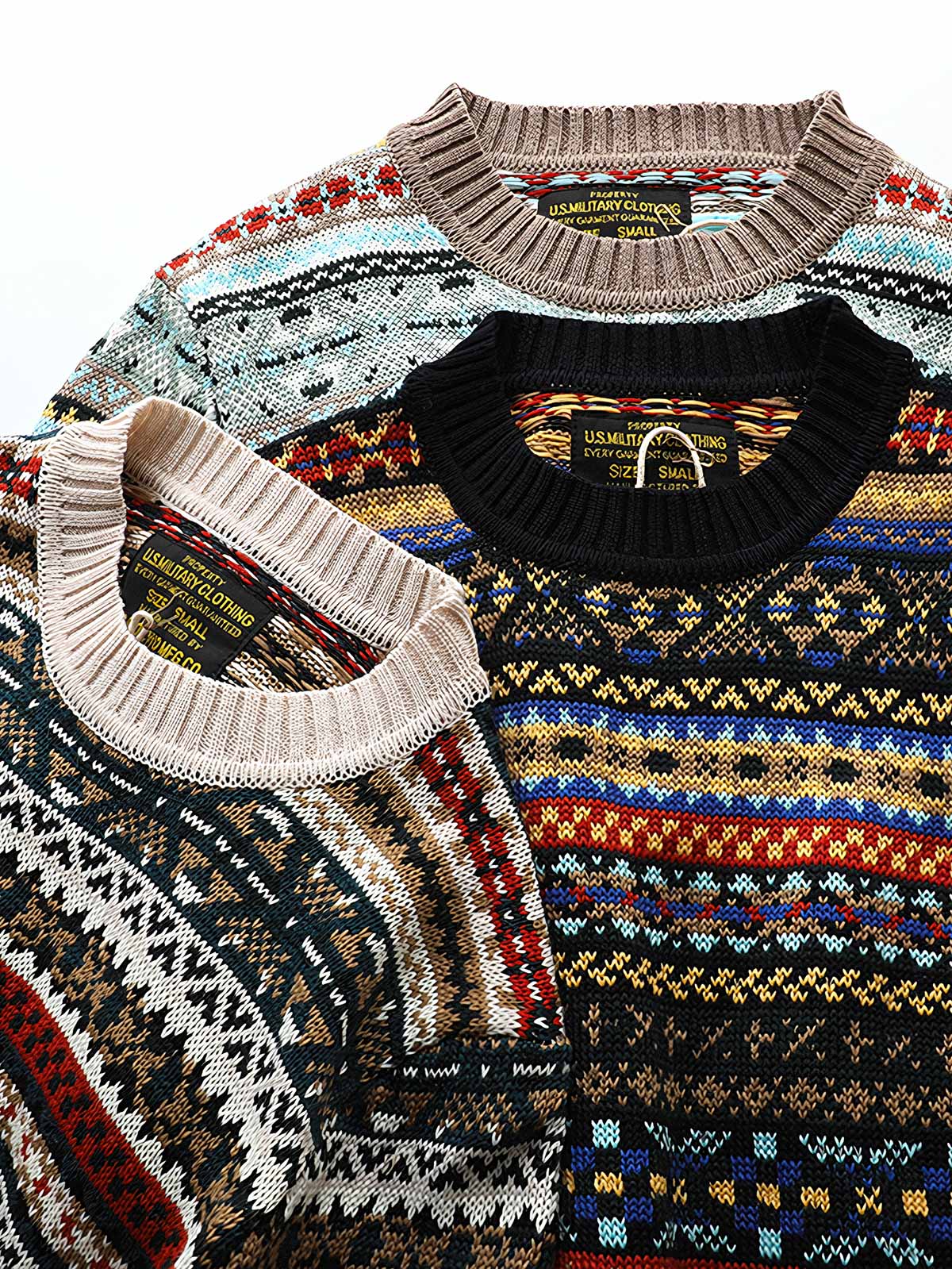 製品画像:クラシックなフェアアイル柄デザインのクリスマスセーター、ウール混紡素材で温かみのある着心地。祝祭的な雰囲気を演出するデザイン。
詳細画像:フェアアイル柄のジャガード編みディテール、クリスマスシーズンにぴったりのデザイン。ウール混紡素材で柔らかく快適な保温性を提供。