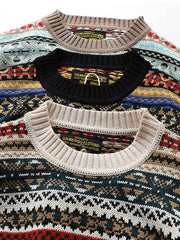 製品画像:クラシックなフェアアイル柄デザインのクリスマスセーター、ウール混紡素材で温かみのある着心地。祝祭的な雰囲気を演出するデザイン。
詳細画像:フェアアイル柄のジャガード編みディテール、クリスマスシーズンにぴったりのデザイン。ウール混紡素材で柔らかく快適な保温性を提供。