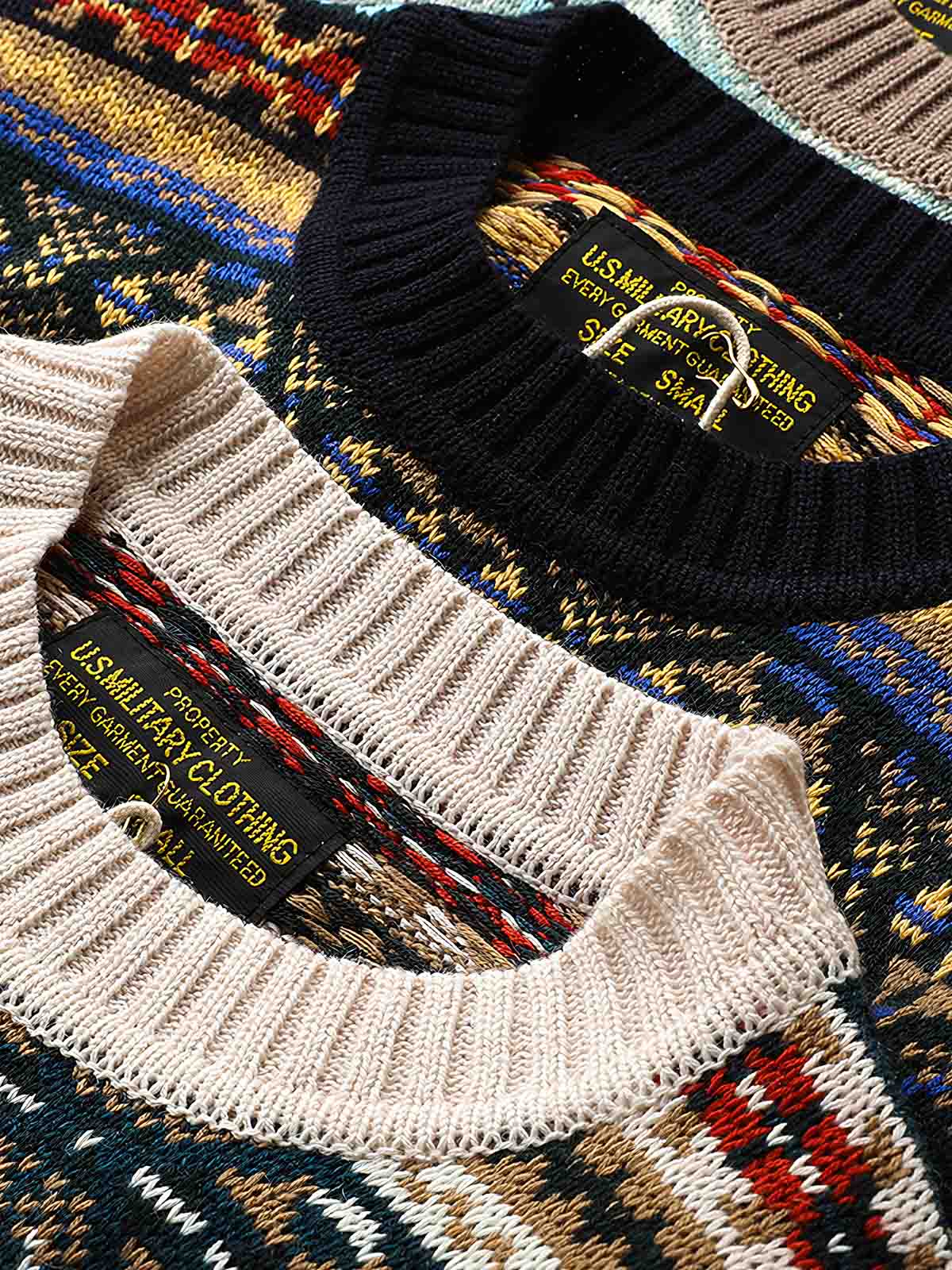 製品画像:クラシックなフェアアイル柄デザインのクリスマスセーター、ウール混紡素材で温かみのある着心地。祝祭的な雰囲気を演出するデザイン。
詳細画像:フェアアイル柄のジャガード編みディテール、クリスマスシーズンにぴったりのデザイン。ウール混紡素材で柔らかく快適な保温性を提供。