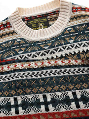 製品画像:クラシックなフェアアイル柄デザインのクリスマスセーター、ウール混紡素材で温かみのある着心地。祝祭的な雰囲気を演出するデザイン。
詳細画像:フェアアイル柄のジャガード編みディテール、クリスマスシーズンにぴったりのデザイン。ウール混紡素材で柔らかく快適な保温性を提供。