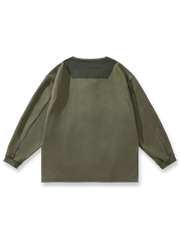 製品画像: スエード調バッチワークVネックジャケットの正面展示画像、ファッション性と実用性を兼ね備えたトレンド感あふれるワークジャケット。
詳細画像: スエード調バッチワークデザインとVネックカーディガンスタイルのディテール、柔らかく快適な素材感とデザイン性を強調。