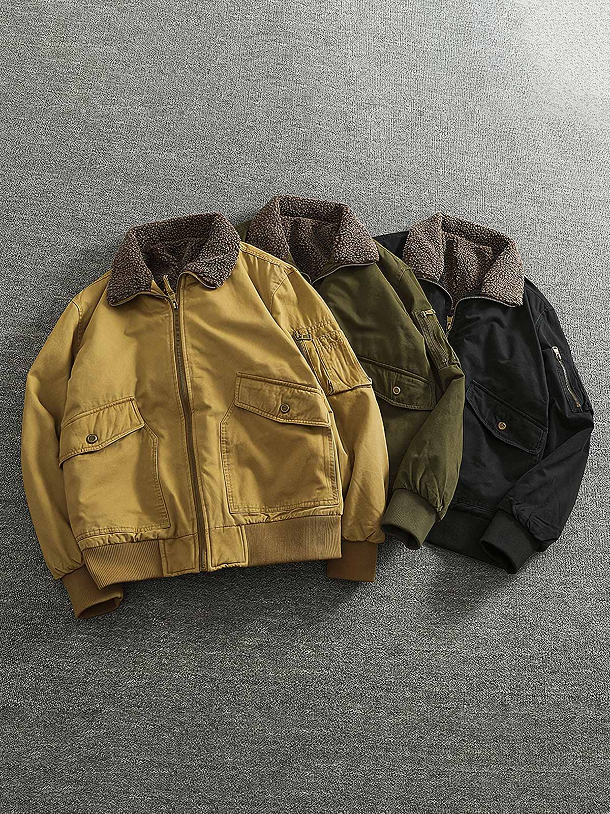 製品画像: 裏起毛厚手フライトジャケットの正面展示画像、アメカジスタイルでデザインされた高密度コットン生地と優れた保温性を提供するジャケット。
詳細画像: フライトジャケットの袖口と裾の高密度リブデザインのディテール、裏起毛で暖かさを強化し、立体感のあるシルエットを演出。