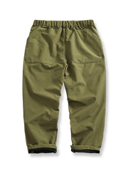 製品画像: 複合素材の加厚デザインが特徴の機能性ワークパンツ正面展示画像、アウトドアと日常使いに最適なアイテム。
詳細画像: ワークパンツのディテールアップ、スポーツジップポケットと膝部の3D立体カットによる最適なフィット感。