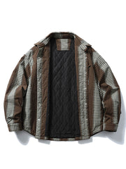 製品画像:
ストライプパッチワーク長袖シャツ、厚手中綿入りデザイン、ヴィンテージワークウェアスタイル、ゆったりシルエット、寒冷な季節に最適な保温性
詳細画像:
ストライプパッチワークのディテール、ヴィンテージ感を引き立てるクラシックなデザイン、中綿入りの裏地で追加の保温性、ゆったりとしたカット