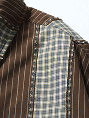 製品画像:
ストライプパッチワーク長袖シャツ、厚手中綿入りデザイン、ヴィンテージワークウェアスタイル、ゆったりシルエット、寒冷な季節に最適な保温性
詳細画像:
ストライプパッチワークのディテール、ヴィンテージ感を引き立てるクラシックなデザイン、中綿入りの裏地で追加の保温性、ゆったりとしたカット