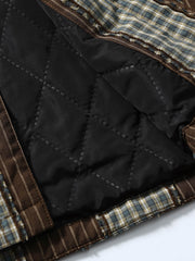 製品画像:
ストライプパッチワーク長袖シャツ、厚手中綿入りデザイン、ヴィンテージワークウェアスタイル、ゆったりシルエット、寒冷な季節に最適な保温性
詳細画像:
ストライプパッチワークのディテール、ヴィンテージ感を引き立てるクラシックなデザイン、中綿入りの裏地で追加の保温性、ゆったりとしたカット