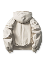 製品画像:
リバーシブルラムスキンフード付き厚手中綿ジャケット、正面展示画像、シンプルなポリエステル外層とラムスキン裏地のリバーシブルデザイン、保温性と耐久性を強調、冬の通勤やアウトドアに最適
詳細画像:
ラムスキン裏地の柔らかな質感とポリエステル外層の防風性を示すディテール画像、調節可能な袖口とフード付きデザインで機能性アップ