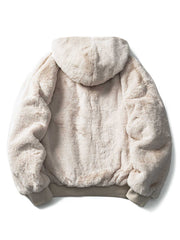 製品画像:
リバーシブルラムスキンフード付き厚手中綿ジャケット、正面展示画像、シンプルなポリエステル外層とラムスキン裏地のリバーシブルデザイン、保温性と耐久性を強調、冬の通勤やアウトドアに最適
詳細画像:
ラムスキン裏地の柔らかな質感とポリエステル外層の防風性を示すディテール画像、調節可能な袖口とフード付きデザインで機能性アップ