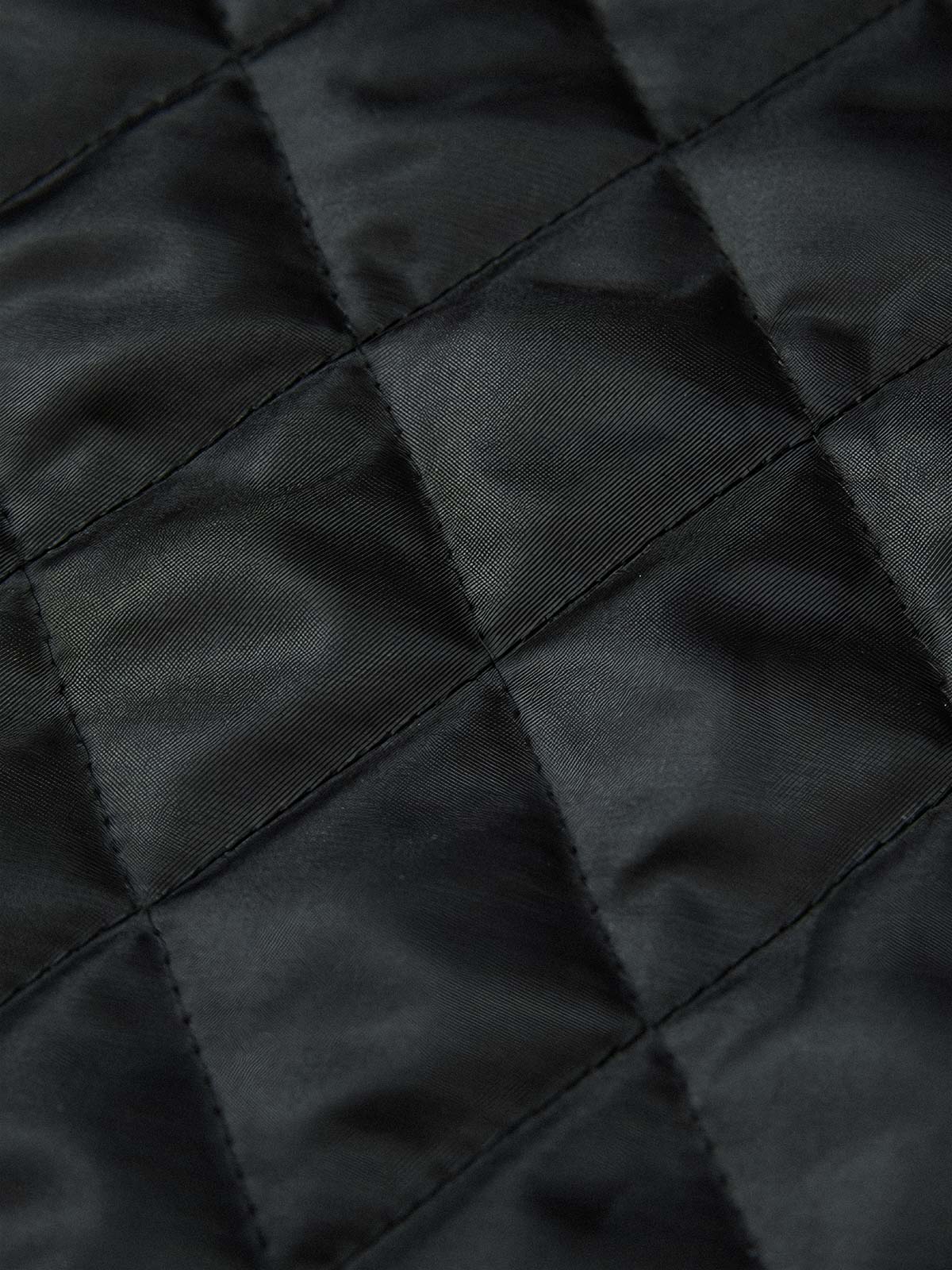 製品画像:
レトロなチェック柄フランネル中綿シャツ、柔らかなフランネル素材と保温性のある中綿裏地、ゆったりシルエットで快適さとスタイルを兼ね備えたデザイン、秋冬のカジュアルシーンに最適
詳細画像:
チェック柄の切り替えとシンプルな襟デザインのディテール、柔らかく快適なフランネル素材と中綿で保温性を提供、リラックスしたカジュアルな雰囲気