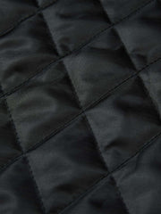 製品画像:
レトロなチェック柄フランネル中綿シャツ、柔らかなフランネル素材と保温性のある中綿裏地、ゆったりシルエットで快適さとスタイルを兼ね備えたデザイン、秋冬のカジュアルシーンに最適
詳細画像:
チェック柄の切り替えとシンプルな襟デザインのディテール、柔らかく快適なフランネル素材と中綿で保温性を提供、リラックスしたカジュアルな雰囲気