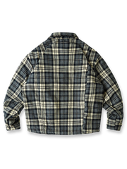 製品画像:
レトロなチェック柄フランネル中綿シャツ、柔らかなフランネル素材と保温性のある中綿裏地、ゆったりシルエットで快適さとスタイルを兼ね備えたデザイン、秋冬のカジュアルシーンに最適
詳細画像:
チェック柄の切り替えとシンプルな襟デザインのディテール、柔らかく快適なフランネル素材と中綿で保温性を提供、リラックスしたカジュアルな雰囲気