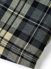 製品画像:
レトロなチェック柄フランネル中綿シャツ、柔らかなフランネル素材と保温性のある中綿裏地、ゆったりシルエットで快適さとスタイルを兼ね備えたデザイン、秋冬のカジュアルシーンに最適
詳細画像:
チェック柄の切り替えとシンプルな襟デザインのディテール、柔らかく快適なフランネル素材と中綿で保温性を提供、リラックスしたカジュアルな雰囲気