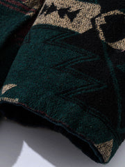 製品画像:
リバーシブル民族風中綿はんてん、民族風プリントウールとシンプルなデニムの裏地、リバーシブルデザインで文化的な魅力と実用性を兼ね備えた冬の必須アイテム
詳細画像:
民族風プリントウール素材のディテール、デニム裏地デザイン、ウエストベルトでシルエット調整可能、ゆったりとしたカットで快適な着心地