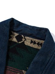 製品画像:
リバーシブル民族風中綿はんてん、民族風プリントウールとシンプルなデニムの裏地、リバーシブルデザインで文化的な魅力と実用性を兼ね備えた冬の必須アイテム
詳細画像:
民族風プリントウール素材のディテール、デニム裏地デザイン、ウエストベルトでシルエット調整可能、ゆったりとしたカットで快適な着心地