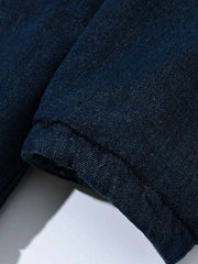 製品画像:
リバーシブル民族風中綿はんてん、民族風プリントウールとシンプルなデニムの裏地、リバーシブルデザインで文化的な魅力と実用性を兼ね備えた冬の必須アイテム
詳細画像:
民族風プリントウール素材のディテール、デニム裏地デザイン、ウエストベルトでシルエット調整可能、ゆったりとしたカットで快適な着心地