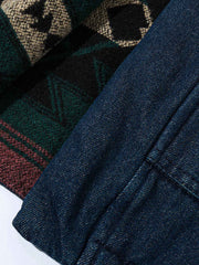 製品画像:
リバーシブル民族風中綿はんてん、民族風プリントウールとシンプルなデニムの裏地、リバーシブルデザインで文化的な魅力と実用性を兼ね備えた冬の必須アイテム
詳細画像:
民族風プリントウール素材のディテール、デニム裏地デザイン、ウエストベルトでシルエット調整可能、ゆったりとしたカットで快適な着心地